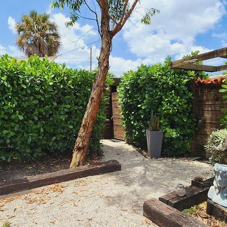 Private Aparment Studio In The Hard Of Miami Unit # 6 Opa-locka Екстер'єр фото