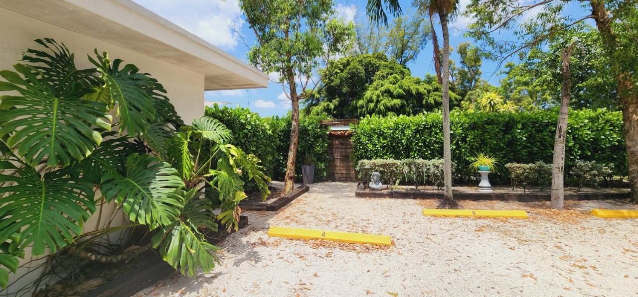 Private Aparment Studio In The Hard Of Miami Unit # 6 Opa-locka Екстер'єр фото