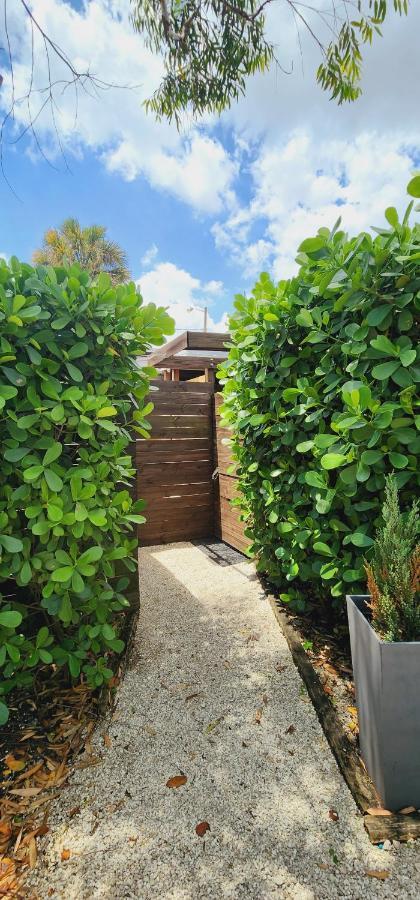 Private Aparment Studio In The Hard Of Miami Unit # 6 Opa-locka Екстер'єр фото