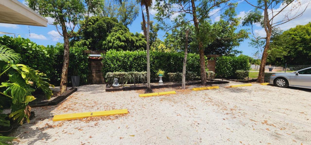 Private Aparment Studio In The Hard Of Miami Unit # 6 Opa-locka Екстер'єр фото