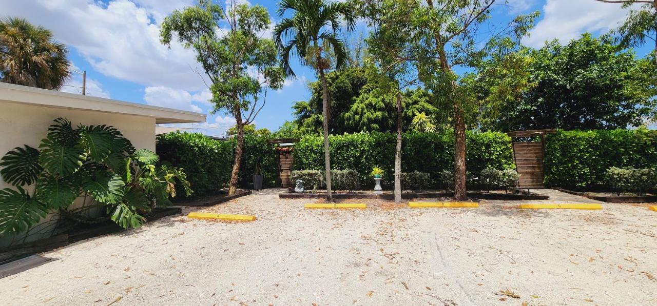 Private Aparment Studio In The Hard Of Miami Unit # 6 Opa-locka Екстер'єр фото